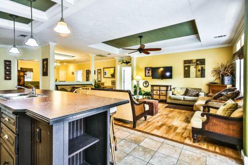 Siesta Key Waterfront Home ...........steps To Siesta Beach!!