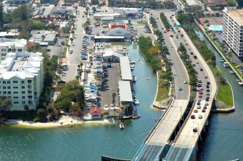 Siesta Key Waterfront Home ...........steps To Siesta Beach!!