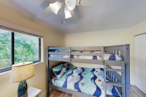 Apartamento New Listing! Updated Corner Unit With Beach Path Condo