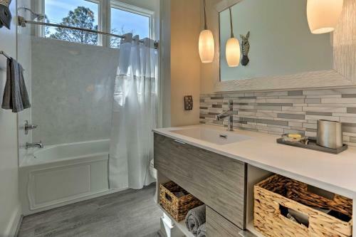 Mid-century Modern Beach Cottage For Two!