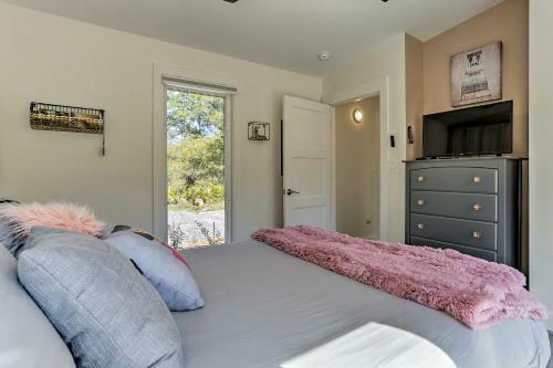 Mid-century Modern Beach Cottage For Two!