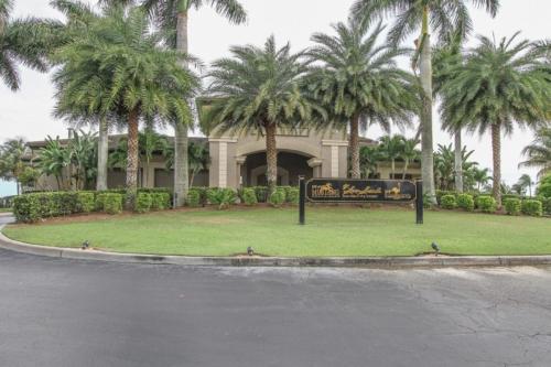 Greenlinks Golf Villa At Lely Resort