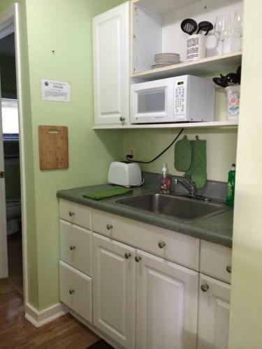 Hotel Pelican Island Cottages