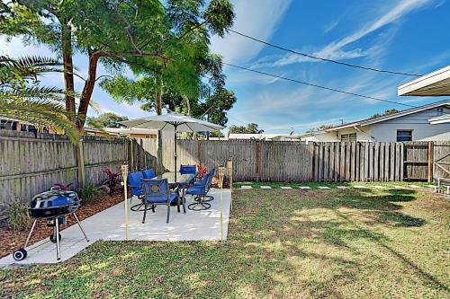 Well-appointed Getaway - Prime Locale Near Beaches Home
