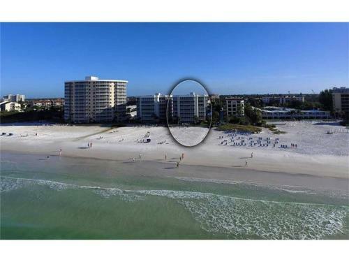 Apartamento Full Beachfront. Gulf View,sunsets,pool,chairs