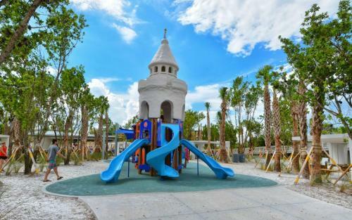 Walk To The Beach Or Village In Minutes!