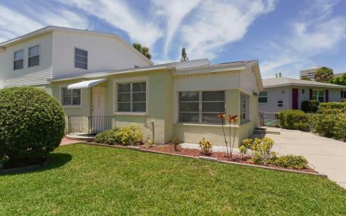 Walk To The Beach Or Village In Minutes!