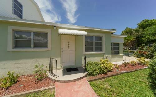 Walk To The Beach Or Village In Minutes!