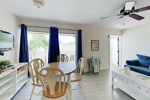 Apartamento New Listing! Tranquil Getaway 350? To Prized Beach Apts