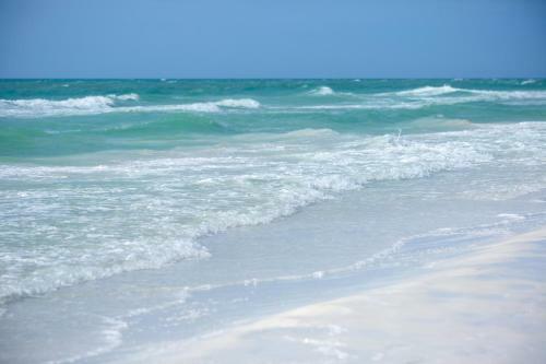 Apartamento New Listing! Tranquil Getaway 350? To Prized Beach Apts
