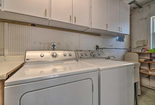 Canalfront Siesta Key Home With Heated Pool And Privacy!