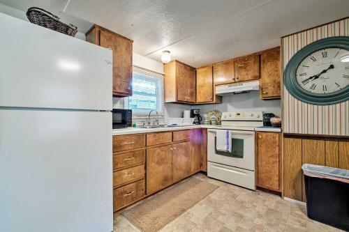 Cabin With Fire Pit, Walk To Steinhatchee River!