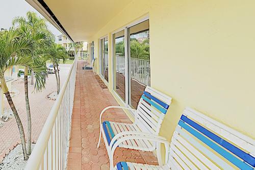 Apartamento New Listing! Idyllic Escape: 350? To Beach Apts
