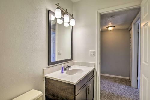 Townhome 4 Miles From Busch Gardens Tampa Bay