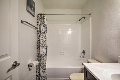 Townhome 4 Miles From Busch Gardens Tampa Bay