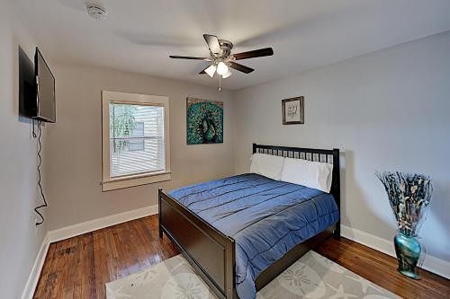 Updated Bungalow & Casita With Fenced Backyard Home