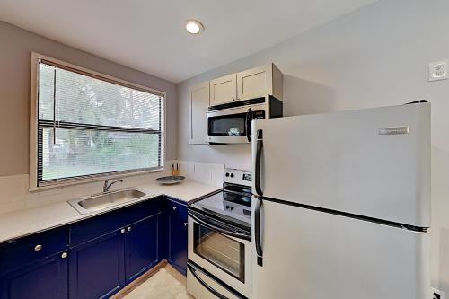 Updated Bungalow & Casita With Fenced Backyard Home