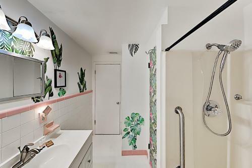 Stylish Home - King Beds - Near Busch Gardens Home