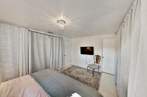 Stylish Home - King Beds - Near Busch Gardens Home