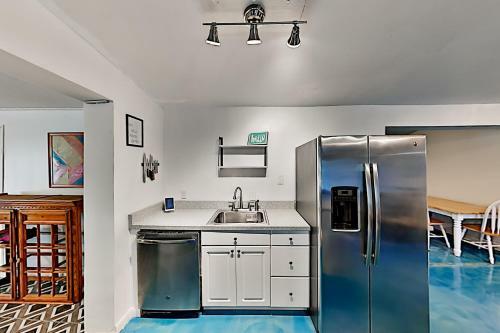 Stylish Home - King Beds - Near Busch Gardens Home