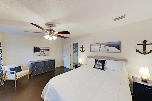 Updated Bungalow With Gated Pool & Screened-in Porch Home