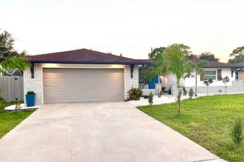 Luxurious Gulf Coast Villa With Pool And Beach Access!
