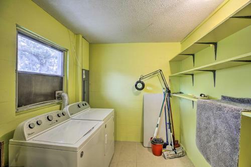 Quiet Venice Home With Private Lanai And Hot Tub!