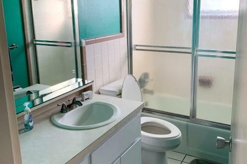 Quiet Venice Home With Private Lanai And Hot Tub!