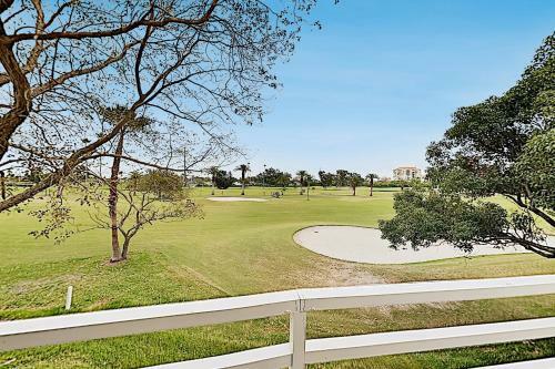 Apartamento Vista Verde Gem - Private Balcony, Fairway Views Condo