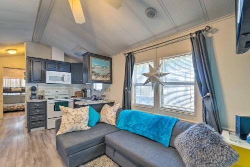Vibrant And Pet-friendly Oasis With Resort Perks!