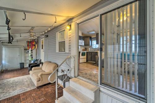 Vibrant And Pet-friendly Oasis With Resort Perks!