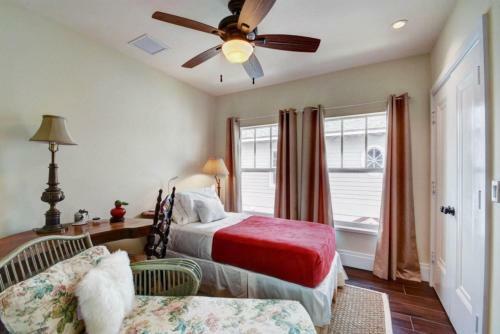 Sunny Days Walking Distance To Everything! Villa