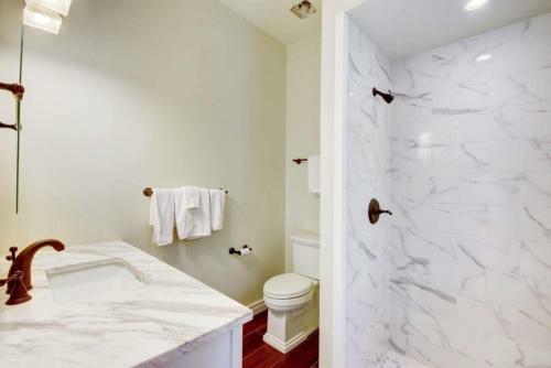 Sunny Days Walking Distance To Everything! Villa