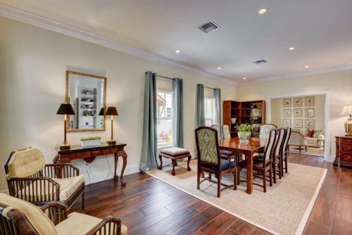Sunny Days Walking Distance To Everything! Villa