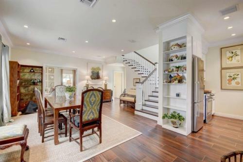 Sunny Days Walking Distance To Everything! Villa