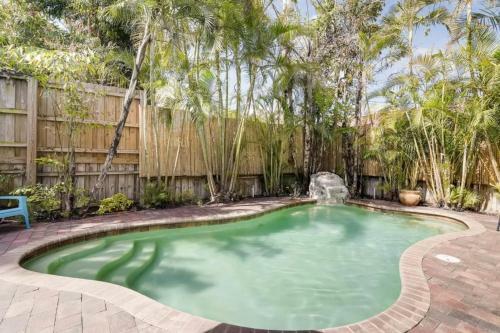 West Palm Beauty With Private Pool Home