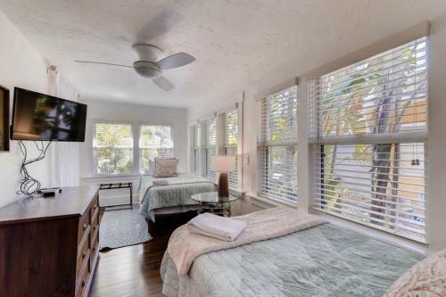 West Palm Beauty With Private Pool Home