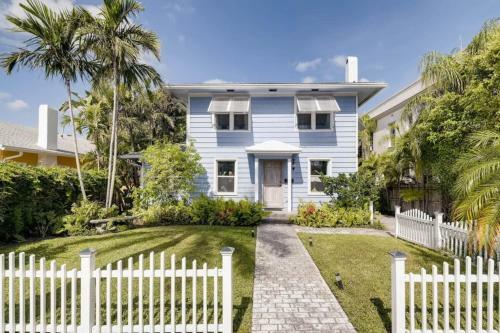 West Palm Beauty With Private Pool Home
