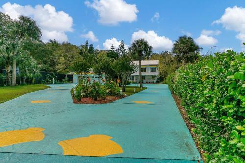 Pams Mermaid House With Riverfront Yard And Lanai!