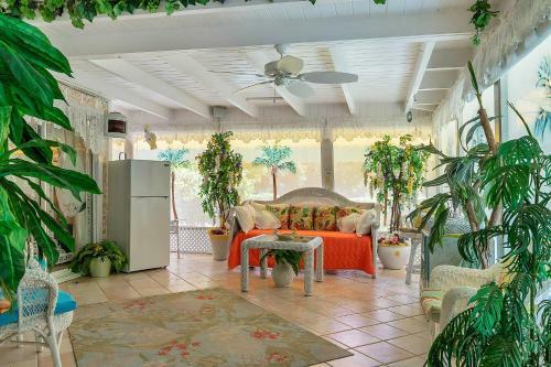 Pams Mermaid House With Riverfront Yard And Lanai!