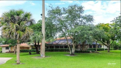 4 Acre Property & Mansion Sleeps 28 ?the Hacienda?