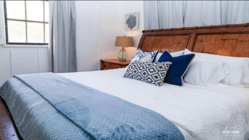 4 Acre Property & Mansion Sleeps 28 ?the Hacienda?