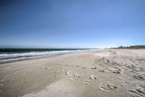Vero Beach Pet-friendly Home 1 Mi To Beach!