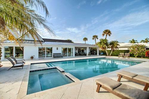 Lavish Vero Beach Escape With Hot Tub And Dock!