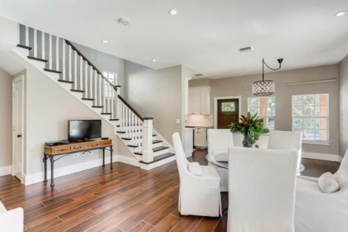 Buttercup - 3bd-3ba - Sleep 7 On Quiet Street