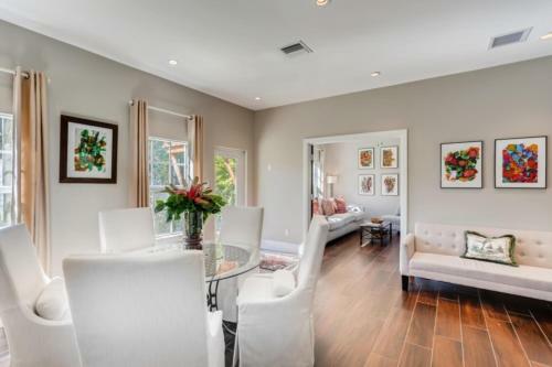 Buttercup - 3bd-3ba - Sleep 7 On Quiet Street
