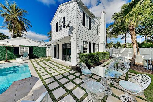 Colonial Home With Modern Updates & Private Pool Home