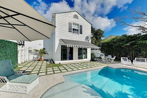 Colonial Home With Modern Updates & Private Pool Home