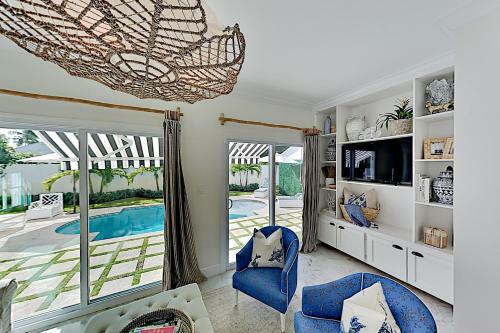Colonial Home With Modern Updates & Private Pool Home