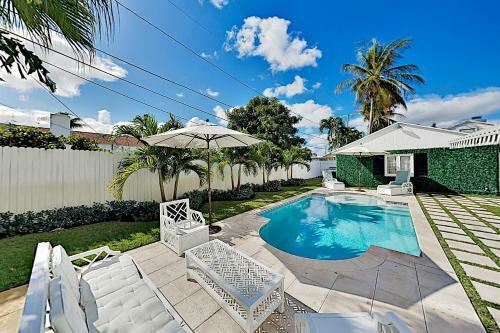 Colonial Home With Modern Updates & Private Pool Home